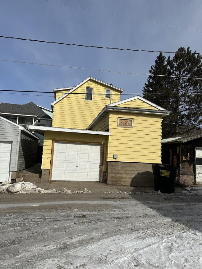 Building Photo - "Charming Studio Retreat with Modern Comforts in Virginia, MN!" (*accepts Section 8 tenants)