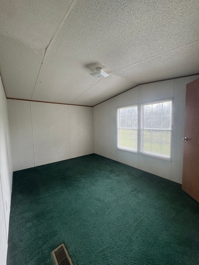 Building Photo - Sweet 3/2 mobile home