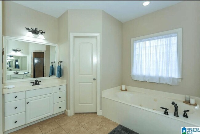 Building Photo - 2107 Southbridge Ct