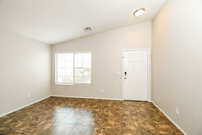 Building Photo - 823 W Bowker St