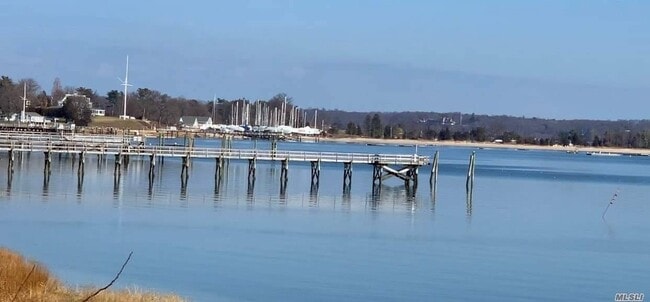 Foto del edificio - 407 Centre Island Rd