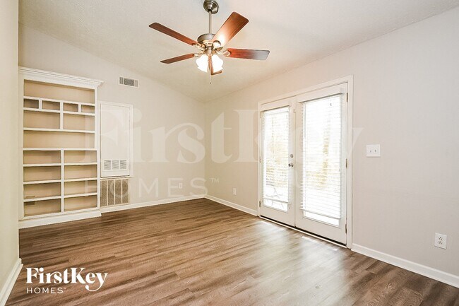 Foto del edificio - 44 Hartley Woods Dr