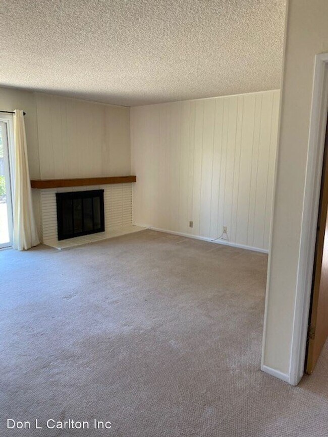 Building Photo - 4 br, 2 bath House - 4614 Varsity St.