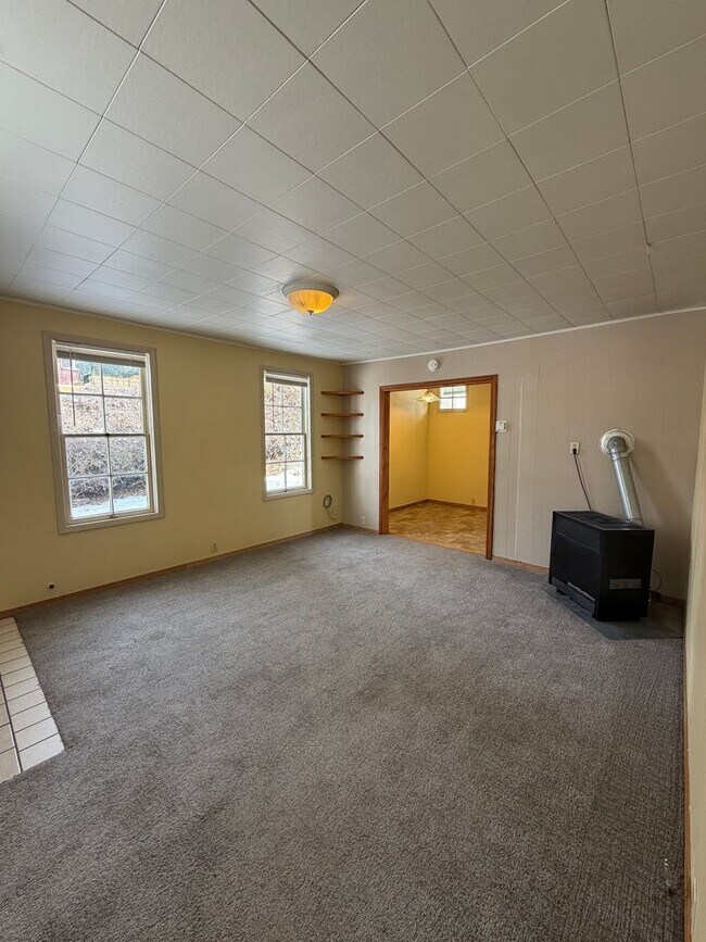 Building Photo - Hard to find 1 bdrm, 1 bath house close to OIT and Sky Lakes Medical Ctr