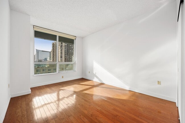 Building Photo - 20 Newport Pkwy