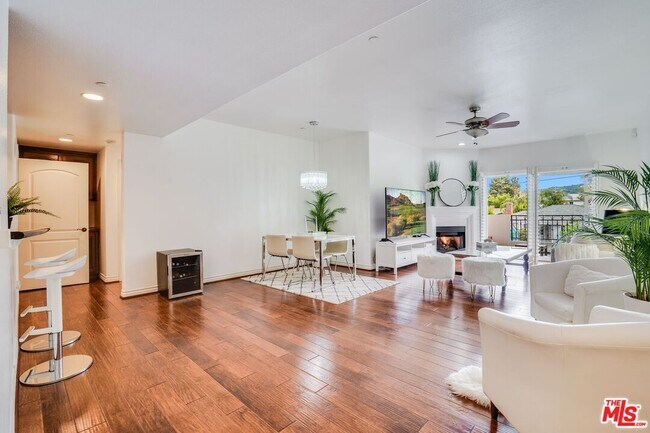 Foto del edificio - 12449 Kling St