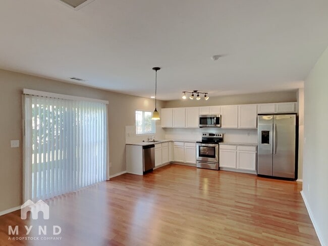 Building Photo - 6215 Woodland Commons Dr