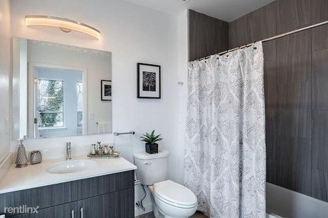 Foto del edificio - 4238 Ridge Ave