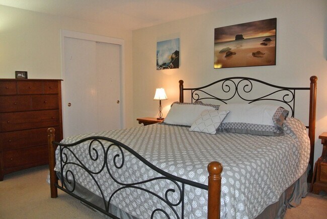 Building Photo - 19 Pine St