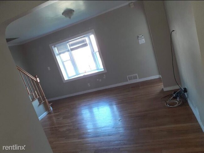 Building Photo - 3 br, 2 bath House - 123 Center Drive