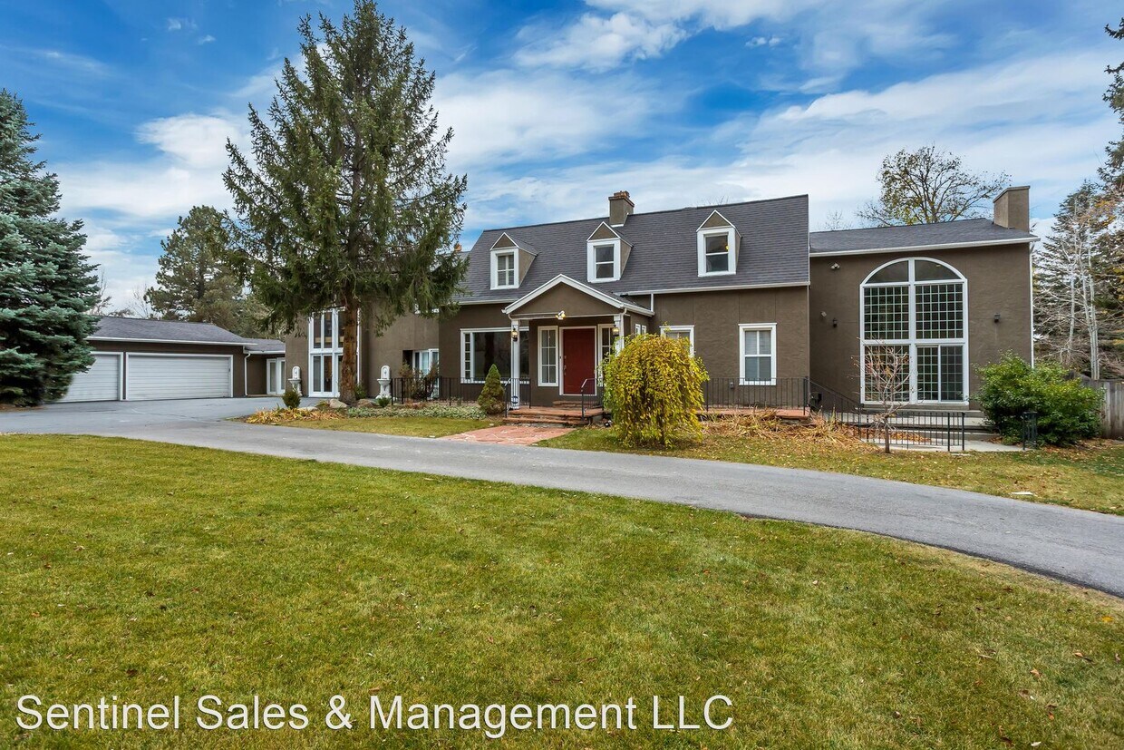 Foto principal - 6 br, 5.5 bath House - 6190 S. Holladay Blvd.