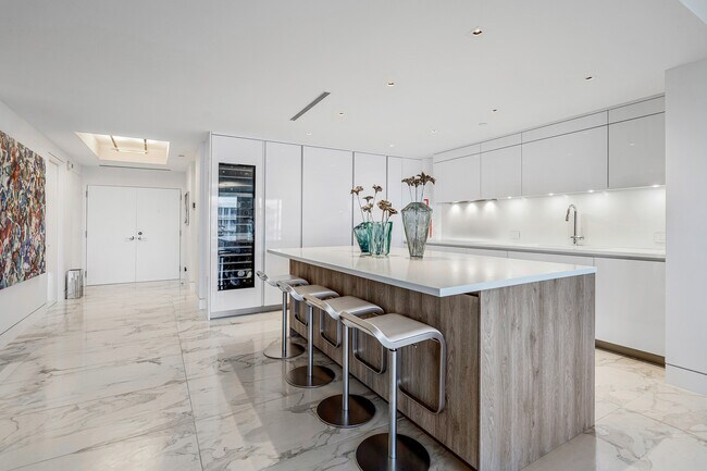 Foto del edificio - 2100 S Ocean Blvd