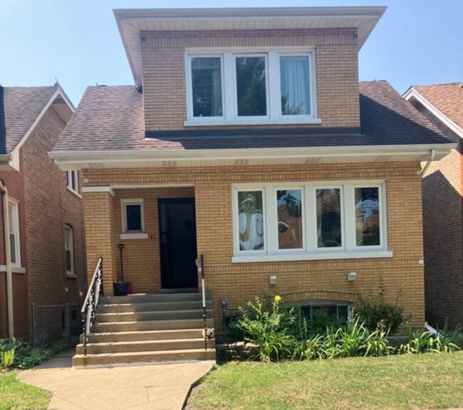 Building Photo - 4426 N Mango Ave