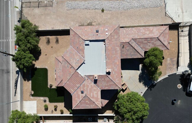 Foto del edificio - 5 Bedroom 3 bath Custom Home!