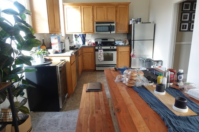 Kitchen - 2891 Pine St