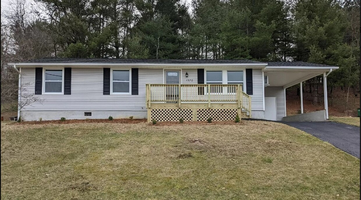 Foto principal - Modern Ranch Home In Christiansburg