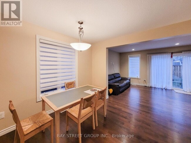 Photo du bâtiment - 486-486 Skyline Ave