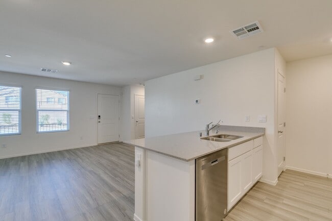 Foto del edificio - Gorgeous Townhome with upgrades in gated community* 3 large bedrooms, 2 car garage*Community pool...