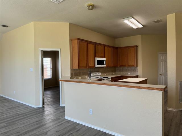 Foto del edificio - 5901 Pine Meadow Ln