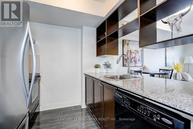 Building Photo - 135 Village Green Square