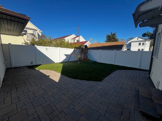 Foto del edificio - Inviting 2-Bedroom 2nd Floor Apartment in ...