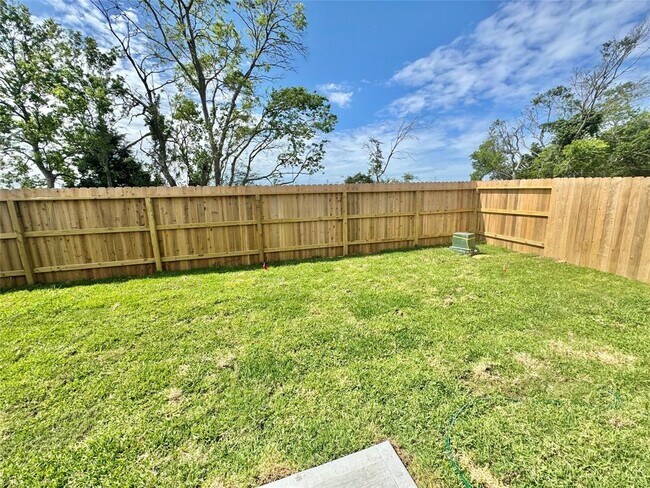 Foto del edificio - 5902 Starling Dr