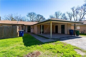 Building Photo - 3004 Pecan Springs Rd