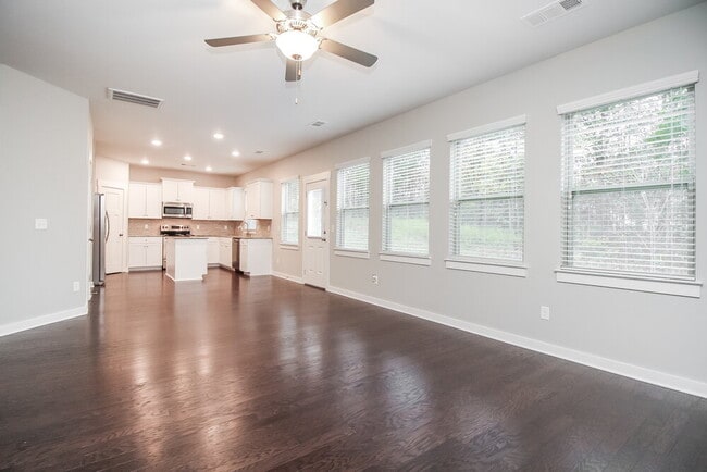 Building Photo - 2032 Hamilton Hill Dr