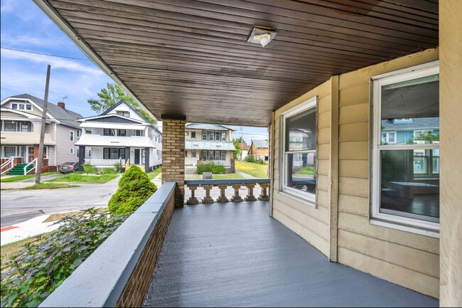 Foto del edificio - 12730 Barrington Ave