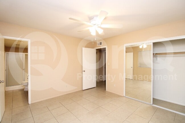 Building Photo - 1721 W Wagoner Rd