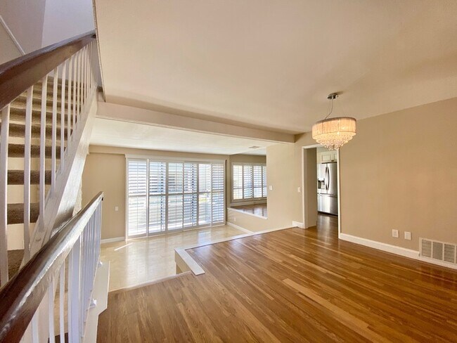 Building Photo - Ocean Views from this Newport Crest Condo