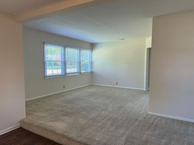 Building Photo - Cozy 2 Bedroom Home