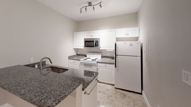 Foto del edificio - University Towers- 3 bedroom/ 2 bath Apart...