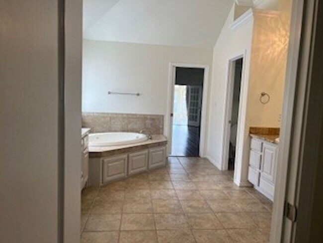 Foto del edificio - For Lease - 8104 San Antonio - Odessa TX