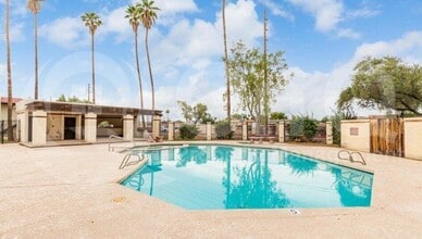 Building Photo - 2121 W Union Hills Dr