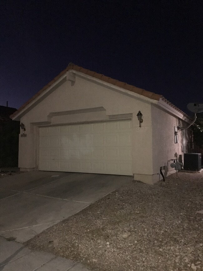 Building Photo - 6492 Lombard Dr