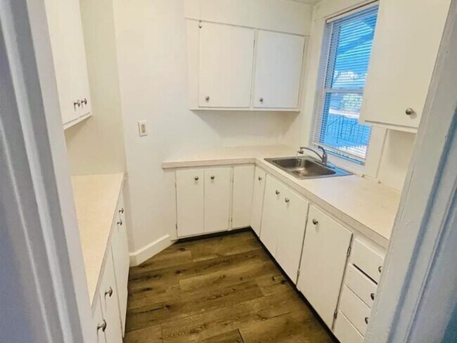 Foto del edificio - 384 Belmont St