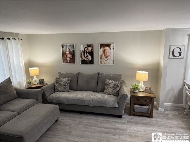 Foto del edificio - 4269 Clinton St