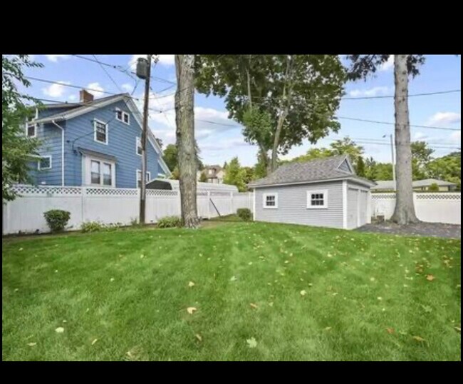 Building Photo - 25 Fiske St