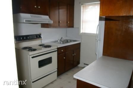 Building Photo - 1 br, 1 bath  - 40 Peony Ave Apt 7