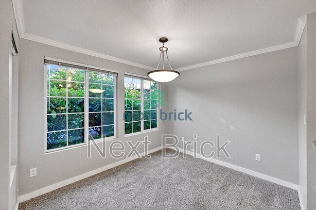 Building Photo - 10015 NE 120th Ln