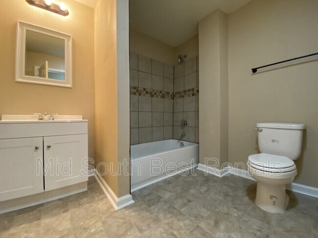 Building Photo - 12500 Packer Dr