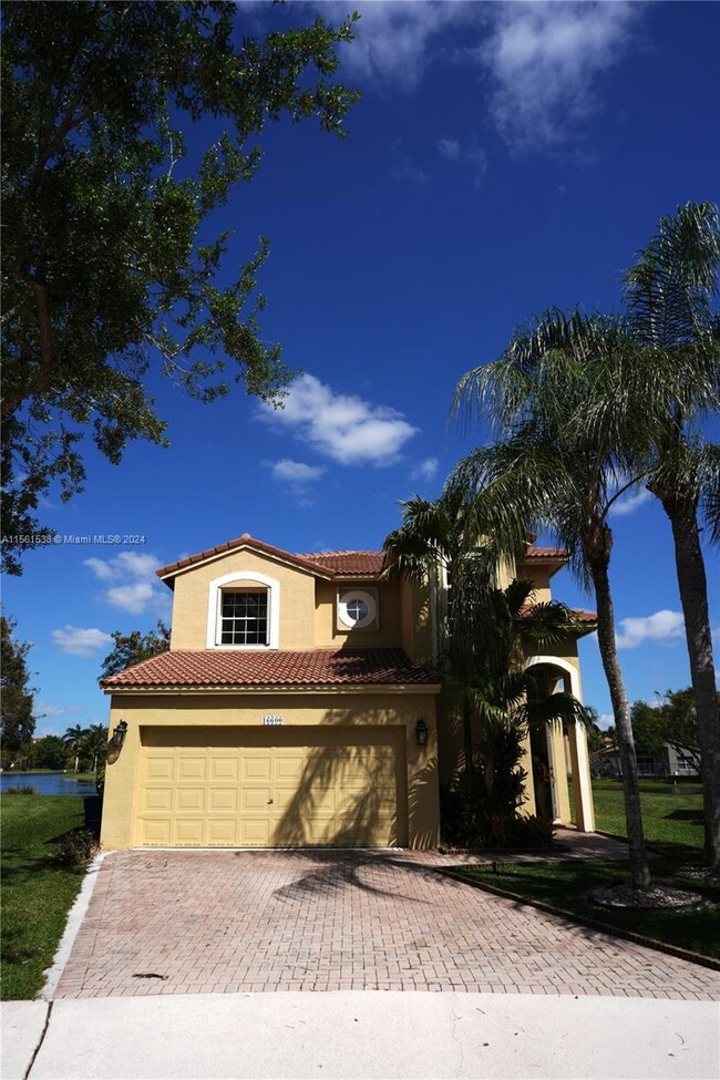 Building Photo - 16600 Sapphire Manor