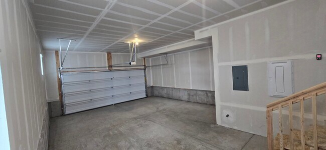 Building Photo - 684 Empress St