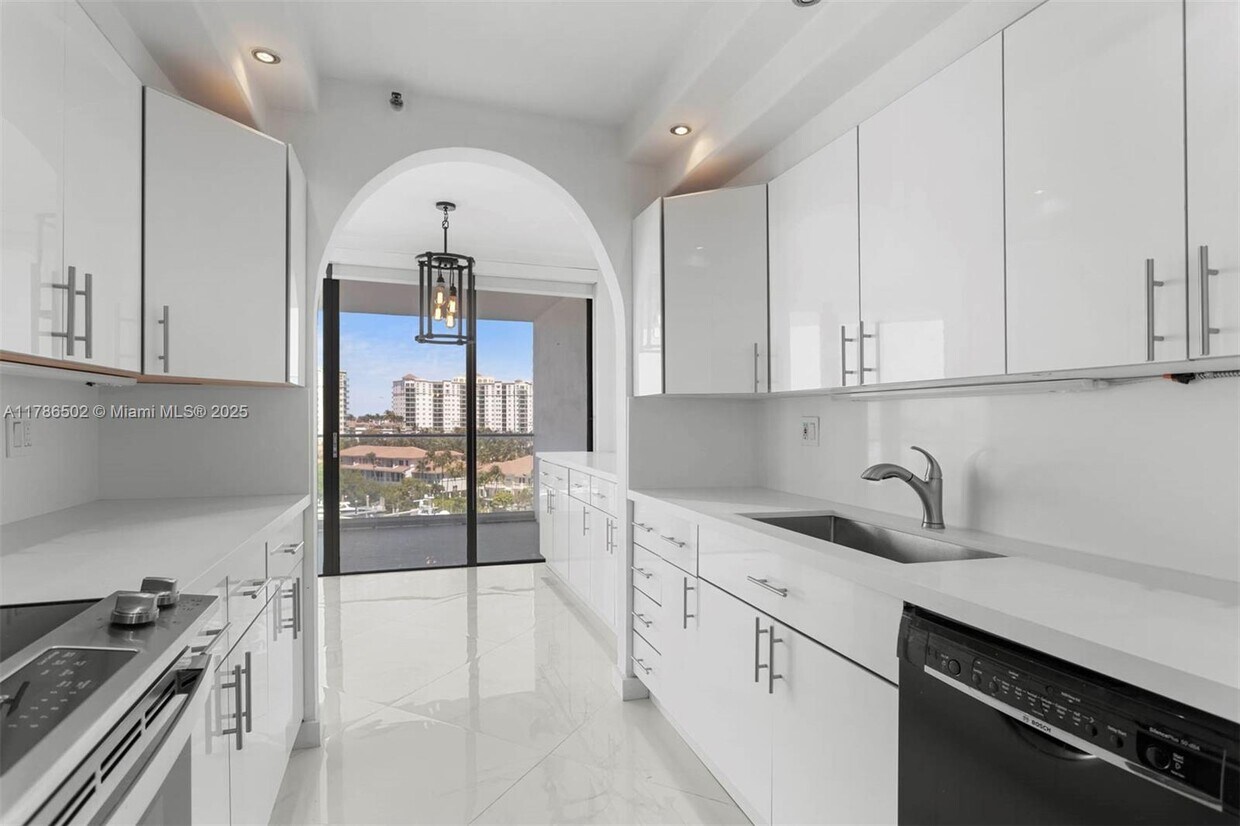 Foto principal - 19707 Turnberry Way