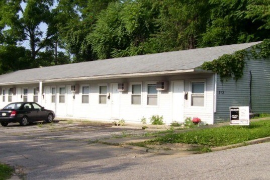 Primary Photo - 713 W 12th St