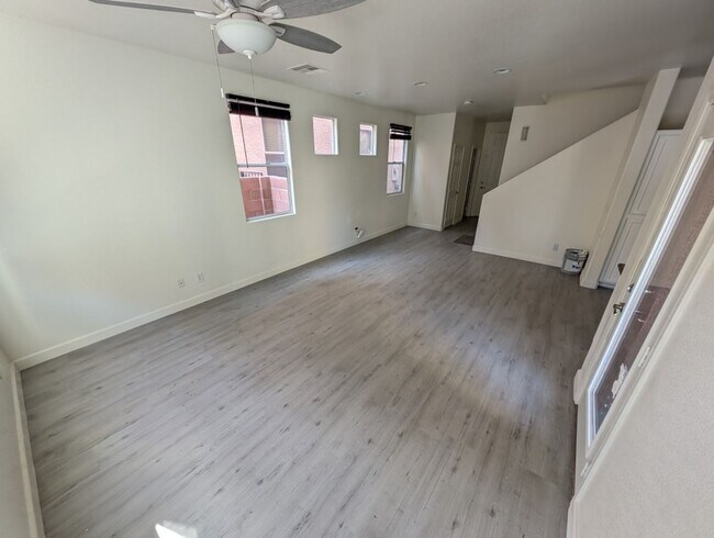 Building Photo - 7593 Perla Del Mar Ave