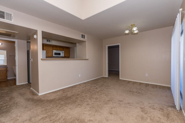 Building Photo - Lovely 2-Bedroom Condo in the Tuscano Comm...