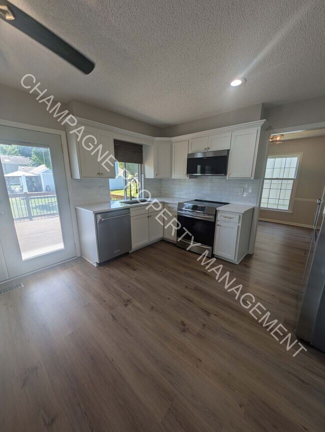 Foto del edificio - GORGEOUS LENEXA HOME FOR RENT - FLAT ROCK ...