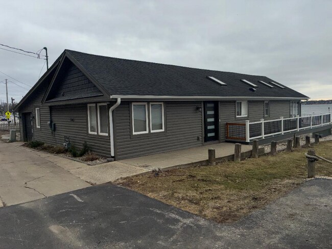 Building Photo - 7405 Lake Shore Dr